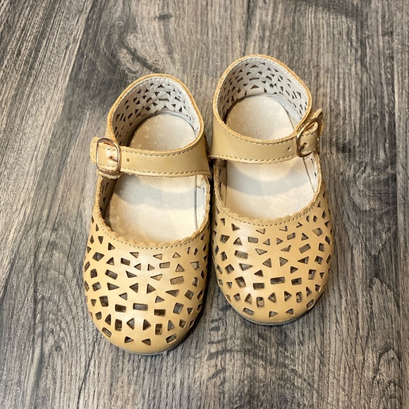 Consciously Baby Toddler Size 7 Leather Boho Mary Janes in Tan - Picture 1 of 4